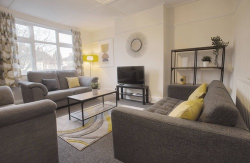 Stoke Bishop Apartment | April Disc/Long Stay/Contractors