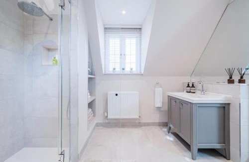 Sunningdale Apartment | April Lodge