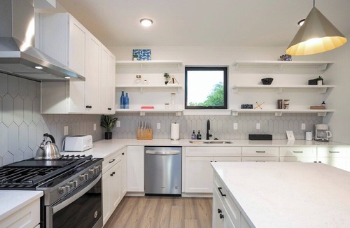 McFerrin Park House | April Sale! Spacious Retreat 2.5 Mi to Broadway