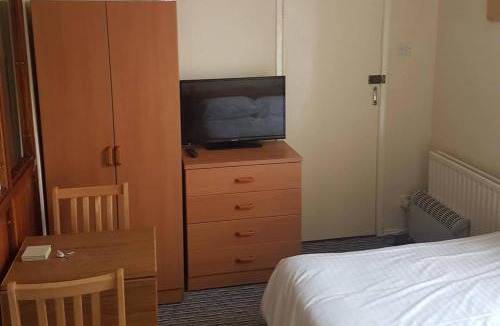 Great Yarmouth Apartment | Apsley 1 Flat Sleeps 4 with Near Beach