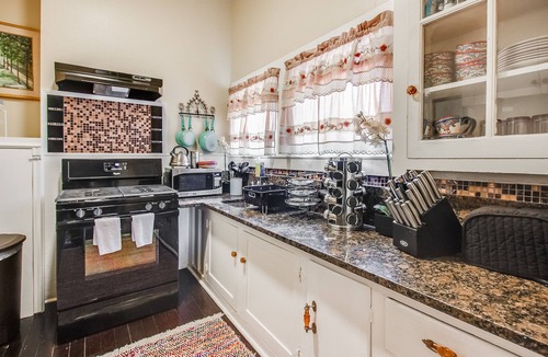 Tobin Hill Apartment | Apt #1 - Great Apt near Riverwalk, Pearl Brewery, Trinity & Ft. Sam Houston