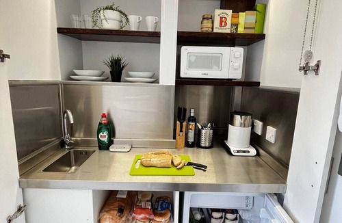 Hove Apartment | Apt. 10 - Beachside Beauty Lux Studio Steps from Beach