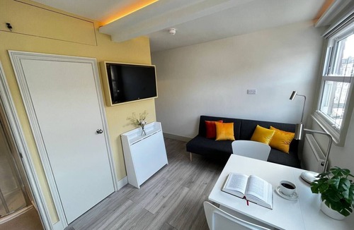 Hove Apartment | Apt. 10 - Beachside Beauty Lux Studio Steps from Beach