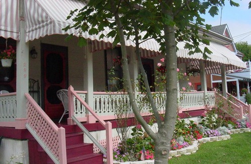 Cape May Apartment | Apt#3 4 bedroom 2 bath, sleeps 10, walk to Beach, Mall, Parking available