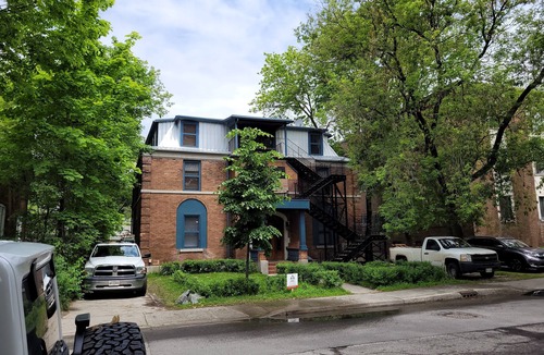Sudbury Apartment | Apt#3: Charming 2-bedrm at the Royale on Cedar with WiFi. 13%hst & 6%MAT incl.