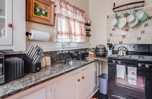Tobin Hill Apartment | Apt #3 - Historic Apt Downtown by Riverwalk, Pearl Brewery, Ft. Sam & Trinity