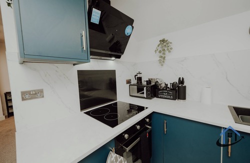 Desborough Apartment | Apt 3 - Manor House - 2 Bed 2 bathroom sleeps 5 parking