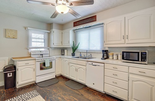 Ogden Apartment | Apt 3 Mi to Dtwn Ogden! Pet-Friendly Backyard