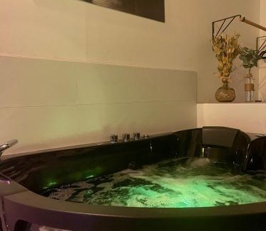 Amfreville-la-Mi-Voie Apartment | Apt 35 m2 Baignoire Balnéo terrasse privée