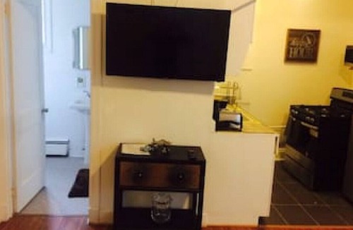 CUF Apartment | Apt #4 · Clean and Historical one bedroom apt in OTR/UC
