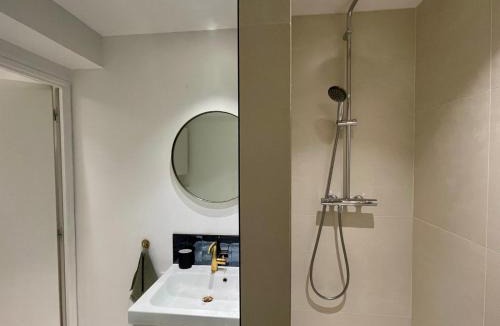 Bonne-Nouvelle Apartment | Apt 4 Guests Moderne Place Breteuil