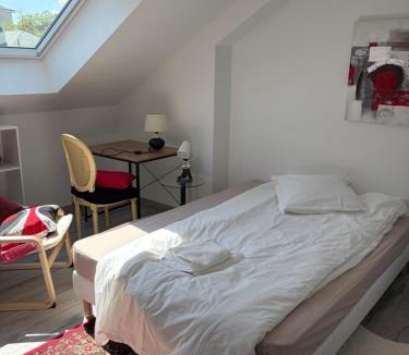 Avrille Apartment | Apt 5 chambres parkings jardin prox Terra Botanica