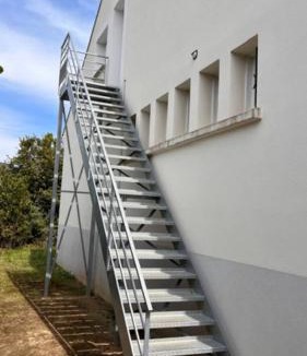 Avrille Apartment | Apt 5 chambres parkings jardin prox Terra Botanica