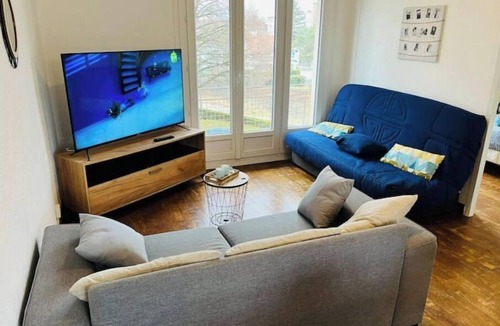 Saint-Jean-Baptiste Apartment | Apt,54m2, Refait à Neuf, Wifi, 3 Couchages +