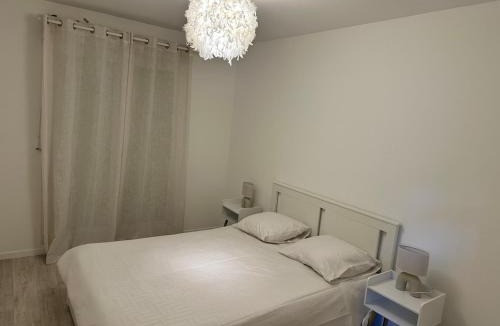 Les Louvrais Apartment | Apt 5p cosy avec terrasse - Paris Cergy pontoise
