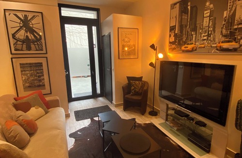 Batignolles Apartment | APT 70m2 5mns Montmarte, Moulin rouge, 3mns metro, heart of Batignolles