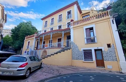 Amelie-les-Bains-Palalda Apartment | Apt 8, 2ème étage, charmant studio climatisé, tout confort avec terrasse ensoleillée plein sud