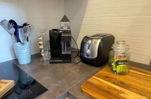 Gares Apartment | Apt Climatisé à 7 Mins à Pied Gare Avec Parking