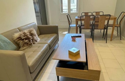 Gares Apartment | Apt Climatisé à 7 Mins à Pied Gare Avec Parking