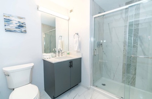 New Rochelle Apartment | Apt Close to Downtown with Gym