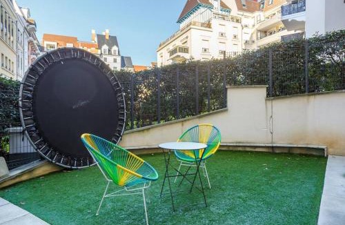 Le Plessis-Robinson Apartment | Apt cosy 6P Terrasse privee 10min Paris RER