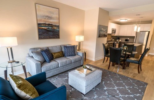 Downtown Apartment | Apt Downtown with Gym and Pool