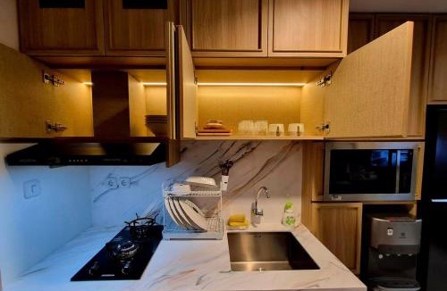 Pondok Aren Apartment | Apt Embarcadero 2BR Blu with Netflix and Pool By Damaresa