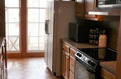 Guthrie Apartment | Apt. G above G Gallery & Glass Studio in a beautiful 1890 historic building