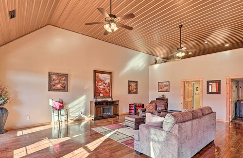 Celina Apartment | Apt in Dtwn Celina: 4 Mi to Dale Hollow Lake!