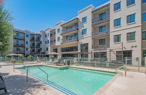 Orange Heights Apartment | Apt Near Attractions | Pool, Gym, Parking & W/D