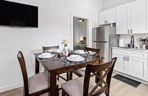Northside House | Apt Near Downtown | Desk WiFi TVs | Games | Pets
