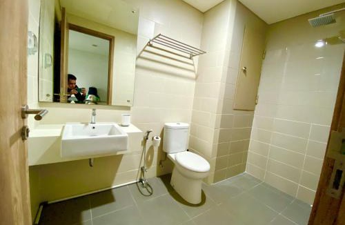 Ragunan Apartment | Apt Pejaten Park Residence 1 BR Dewa with Pool & Netflix by Damaresa