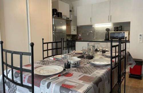 Roseraie - Orgemont Apartment | Apt PMR 2 chambres avec parking, proche tram