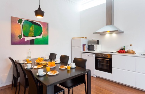 Sant Antoni Apartment | Apt. Quiet & Bright in heart of Barcelona. Fully equipped.