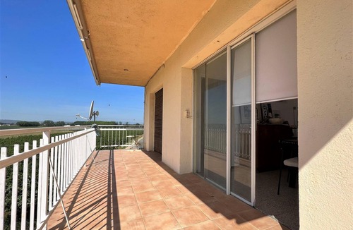 Bon Relax Apartment | Apt Sant Pere Pescador - Pool & Wifi, Terrace Field View