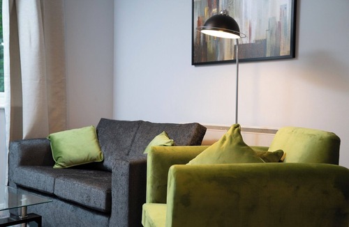 Southgate Apartment | Apt - Sleeps 2 - Pets Ok - Parking