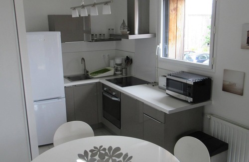Saint-Marc-sur-Mer Apartment | Apt with loggia facing east south, quiet area 7 minutes walk from the beach