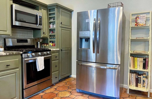 Crestline Heights Apartment | Apt2@EdenBrae - Walkable Southern Gothic Mansion