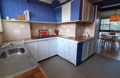 Manyana House | Aqua a basic holiday home