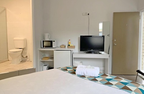 Biggera Waters Hotel | Aqua Blue Motel