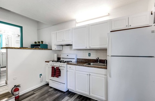 Downtown Hollywood Apartment | Aqua Breeze Retreat with Free Parking