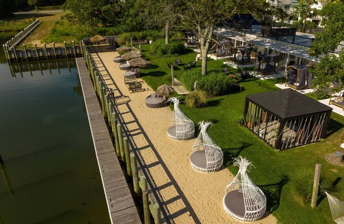 Aquebogue Hotel | Aqua by American Beech - Superior King