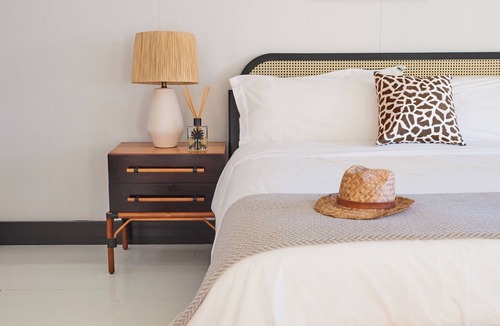 Aquebogue Hotel | Aqua by American Beech - Deluxe King