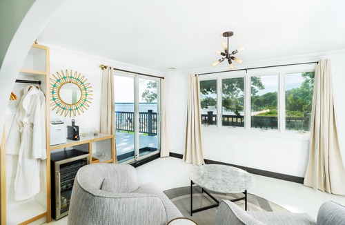 Aquebogue Hotel | Aqua by American Beech - Rooftop Suite