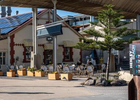 Henley Beach Apartment | Aqua by the Sea - 1BR, Beachfront, Pool & Gym