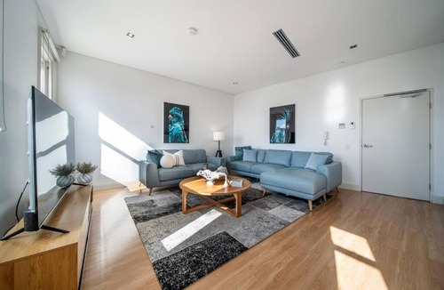 Henley Beach Apartment | Aqua by the Sea - 1BR, Beachfront, Pool & Gym