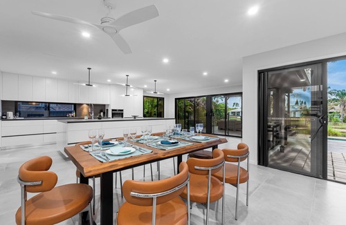 Mermaid Waters House | Aqua Haven - Modern Waterfront Escape - Holiday Home