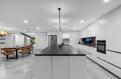 Mermaid Waters House | Aqua Haven - Modern Waterfront Escape - Holiday Home