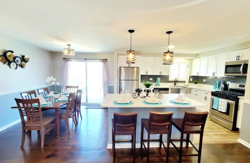Fox Valley House | Aqua House - Stylish Modern Home Yard & Deck Schaumburg O'Hare