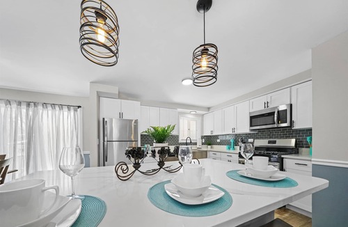 Fox Valley House | Aqua House - Stylish Modern Home Yard & Deck Schaumburg O'Hare